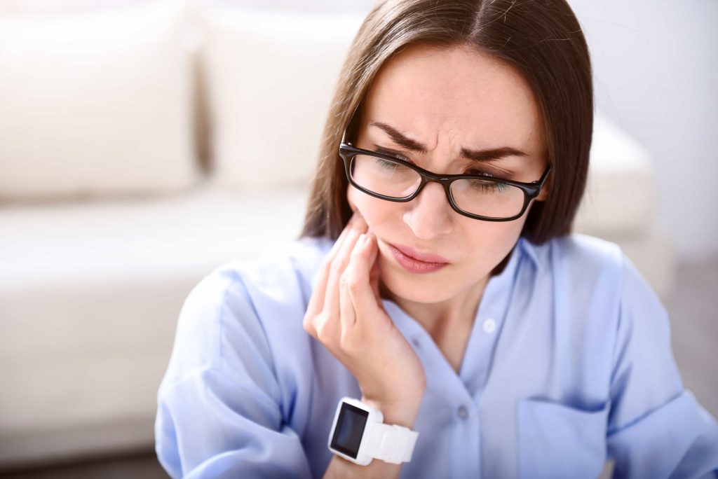 woman experiencing a tootache